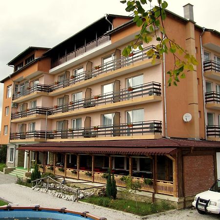 Family Hotel Lipite Tipchenitsa Экстерьер фото