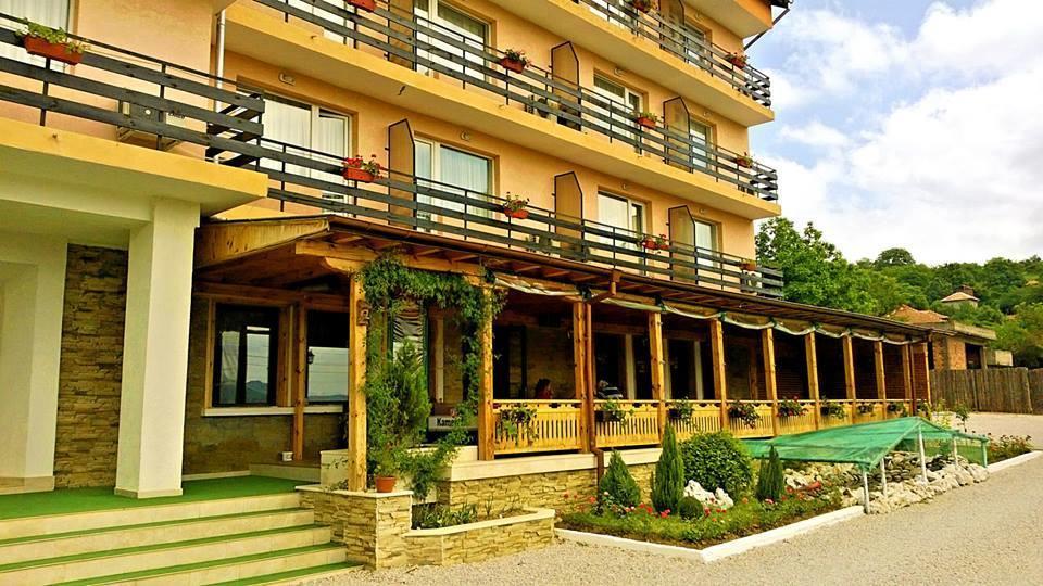 Family Hotel Lipite Tipchenitsa Экстерьер фото