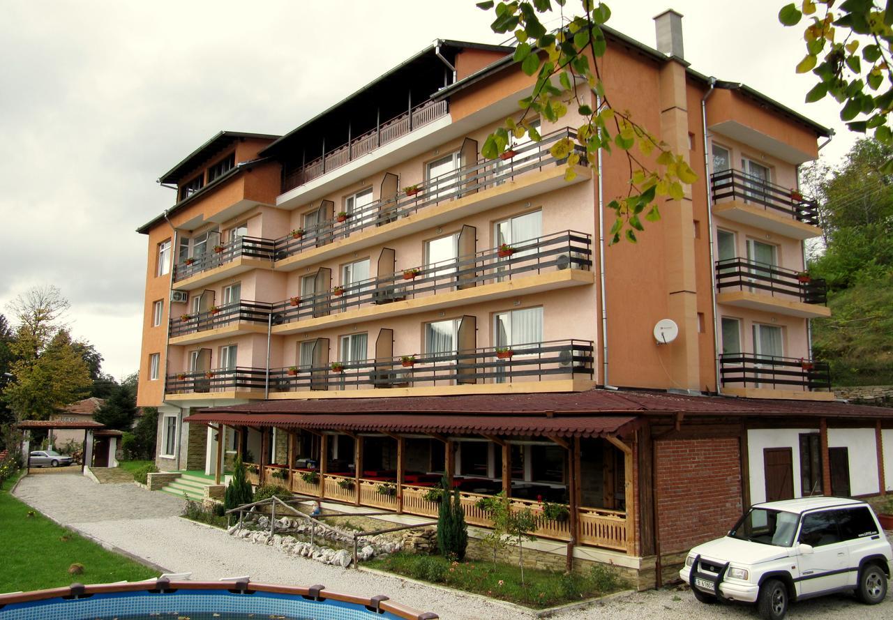 Family Hotel Lipite Tipchenitsa Экстерьер фото