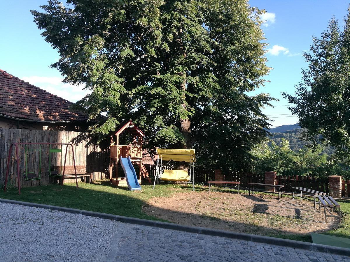 Family Hotel Lipite Tipchenitsa Экстерьер фото