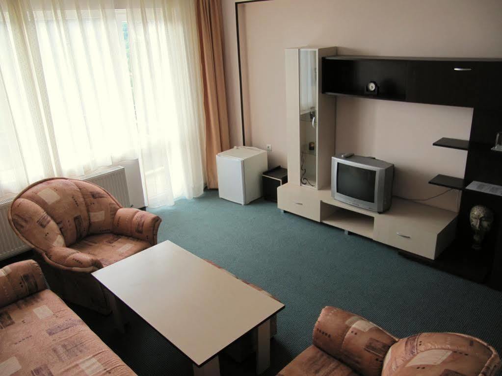 Family Hotel Lipite Tipchenitsa Экстерьер фото