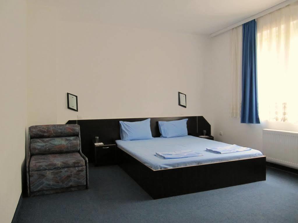 Family Hotel Lipite Tipchenitsa Экстерьер фото