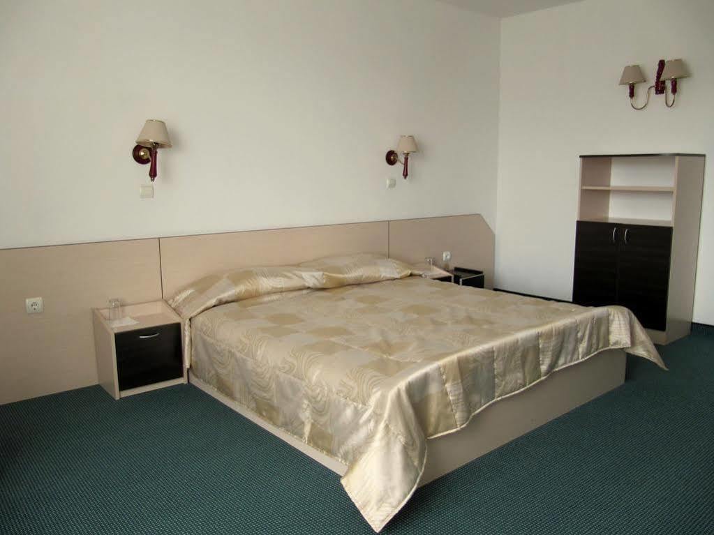 Family Hotel Lipite Tipchenitsa Экстерьер фото