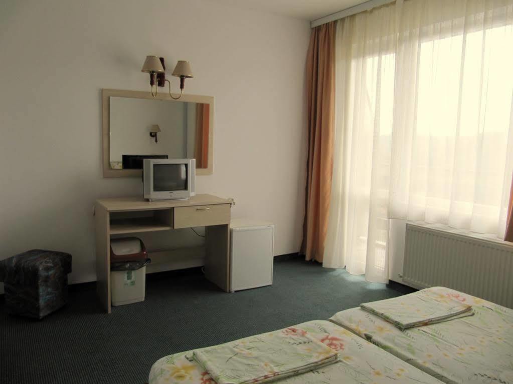 Family Hotel Lipite Tipchenitsa Экстерьер фото