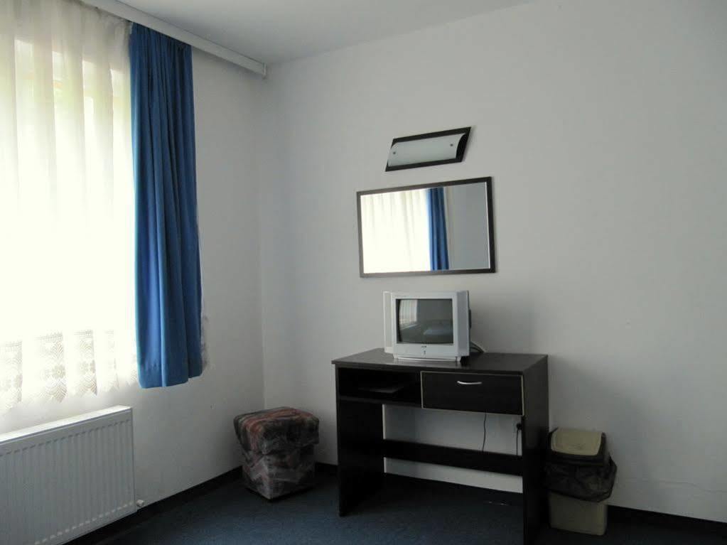 Family Hotel Lipite Tipchenitsa Экстерьер фото