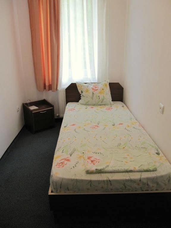 Family Hotel Lipite Tipchenitsa Экстерьер фото