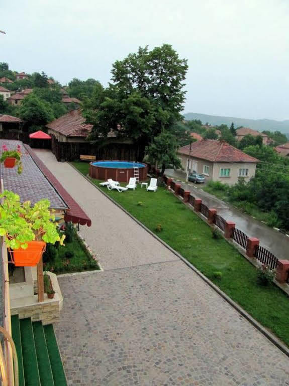 Family Hotel Lipite Tipchenitsa Экстерьер фото